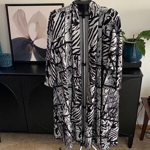 Black and White Abstract Patterned Cardigan